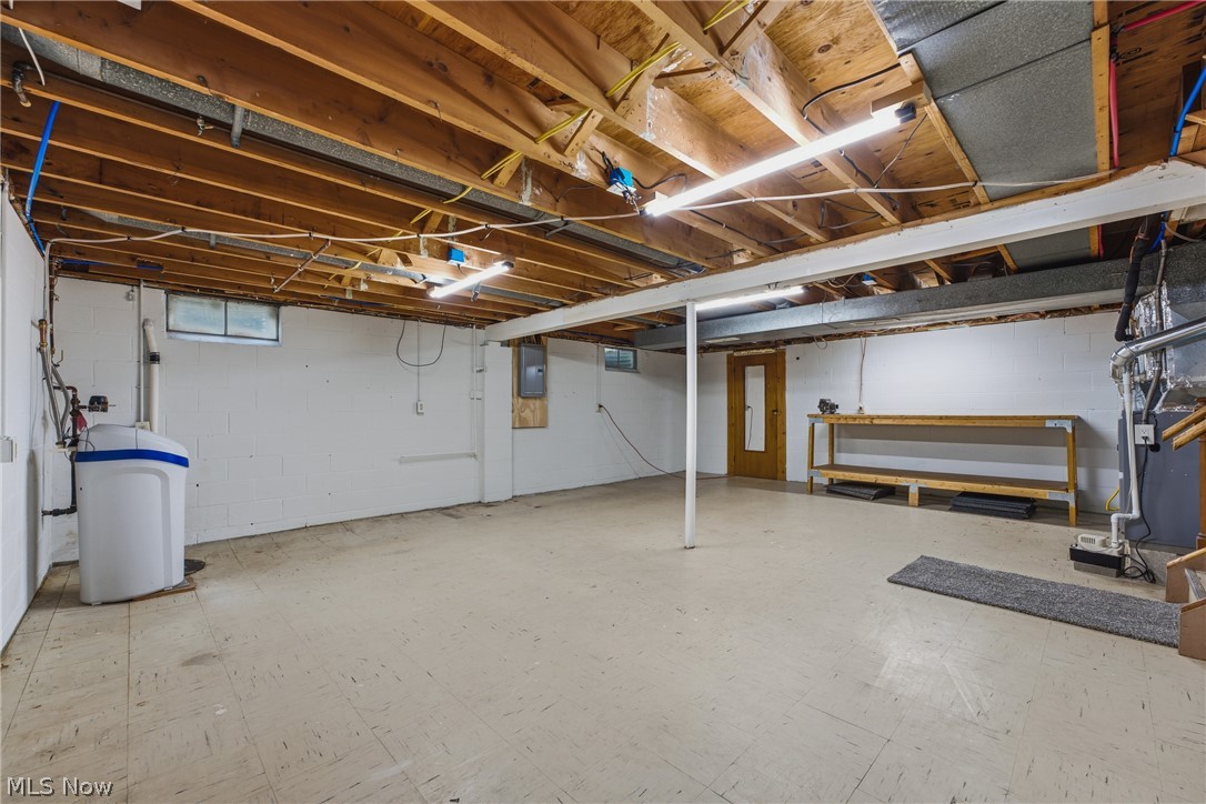 7474 Woodcrest Avenue NE Canton OH 44721