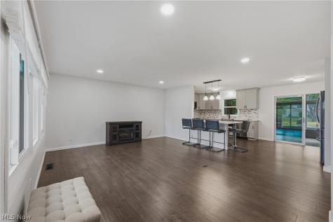 7474 Woodcrest Avenue NE Canton OH 44721
