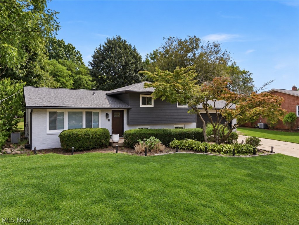 7474 Woodcrest Avenue NE Canton OH 44721