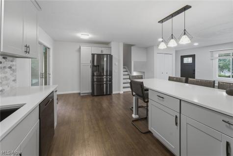 7474 Woodcrest Avenue NE Canton OH 44721
