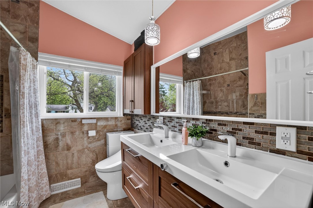 1178 Golden Gate Boulevard Mayfield Heights OH 44124