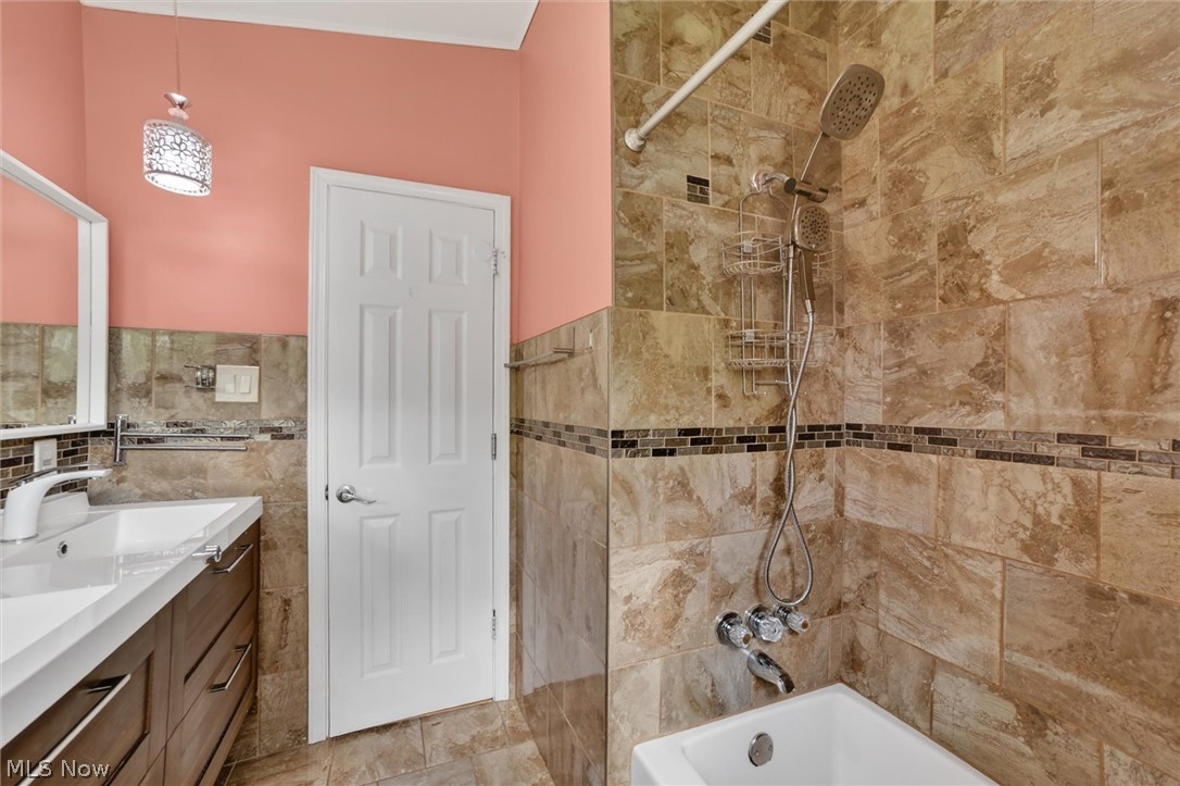1178 Golden Gate Boulevard Mayfield Heights OH 44124