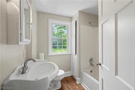 1808 W Comet Road New Franklin OH 44614