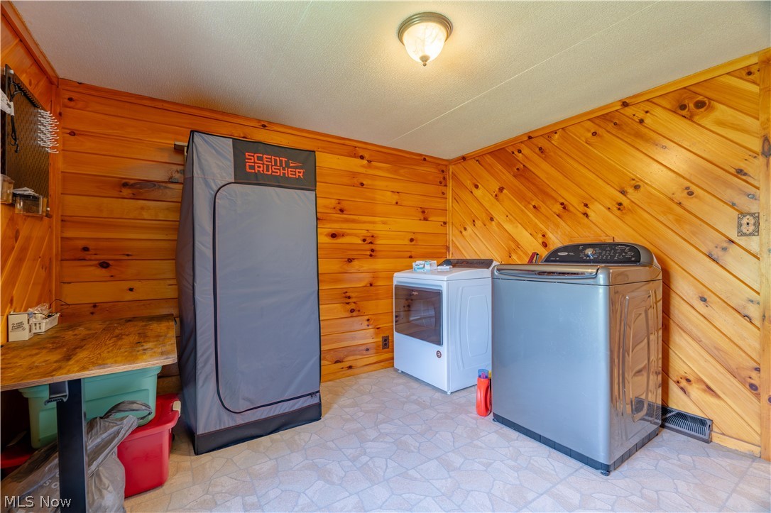 5103 Brocade Road SE Amsterdam OH 43903