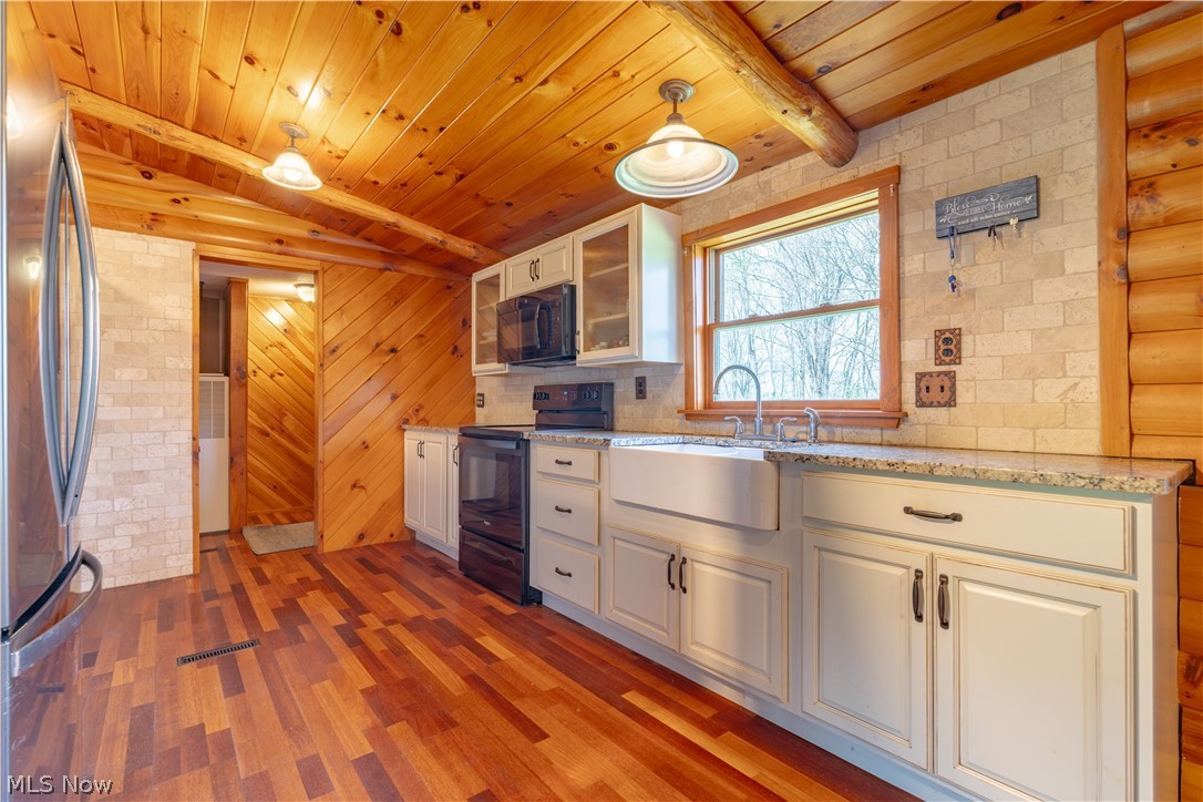 5103 Brocade Road SE Amsterdam OH 43903