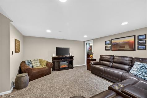 421 Greenfield Lane Painesville OH 44077