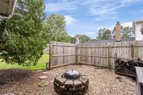 380 Naples Drive Elyria OH 44035