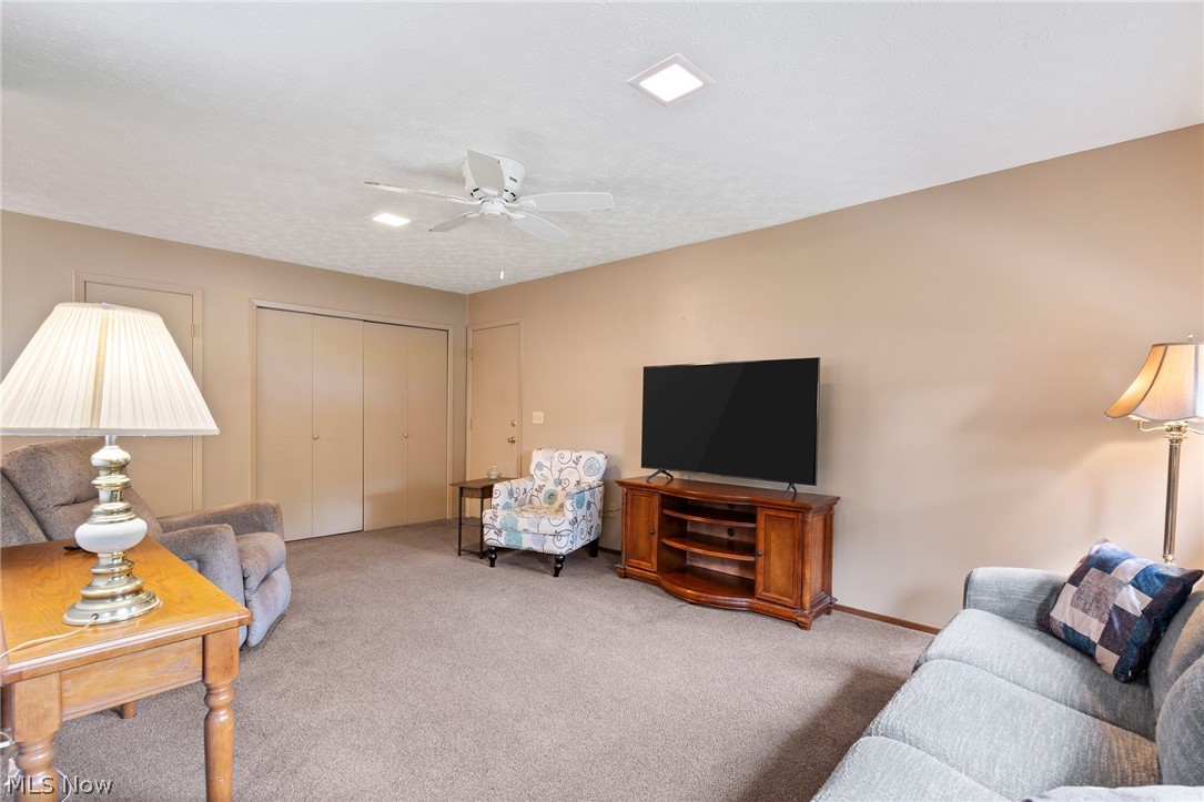 380 Naples Drive Elyria OH 44035