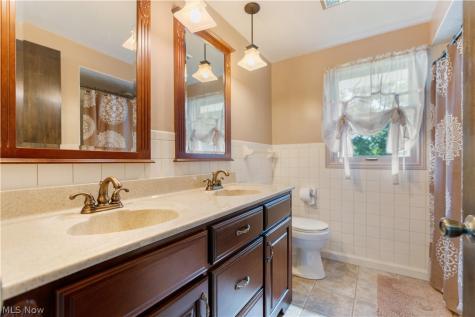 5740 Lake Cable Avenue NW Canton OH 44718