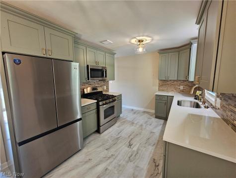 2819 Outlook Drive Silver Lake OH 44224