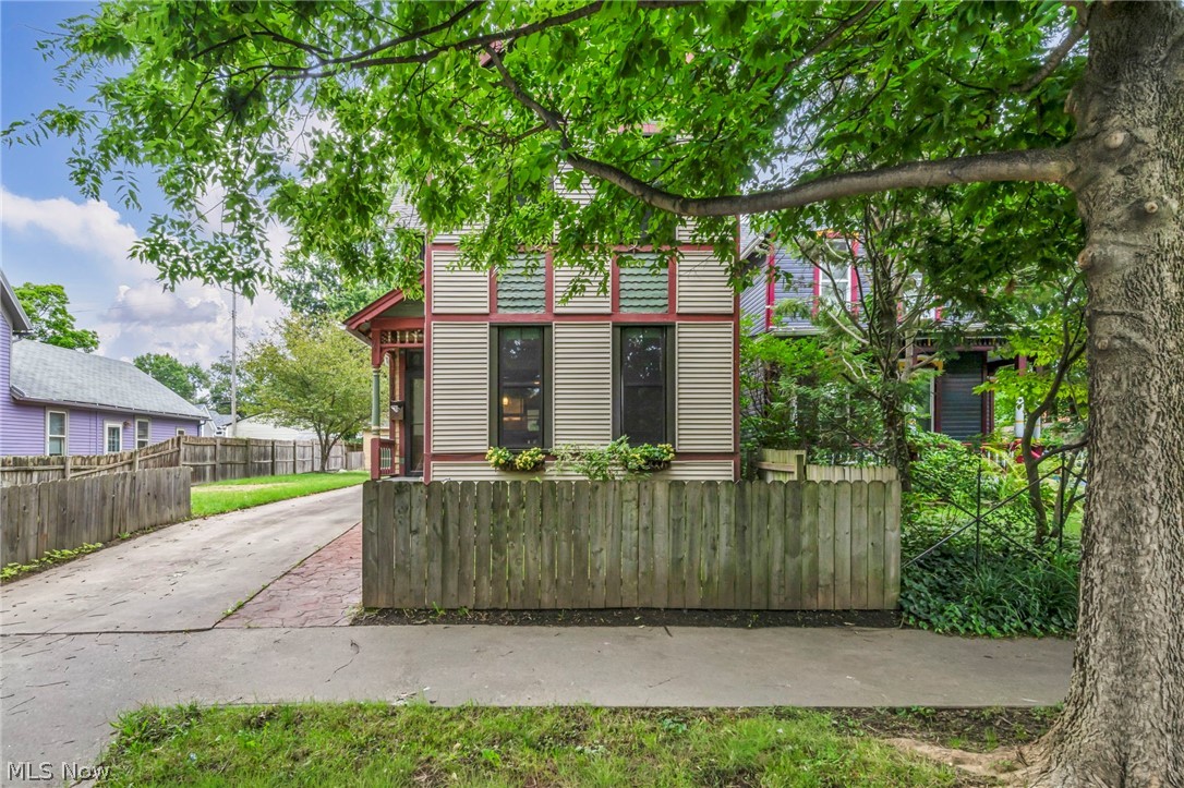 1919 W 45th Street Cleveland OH 44102