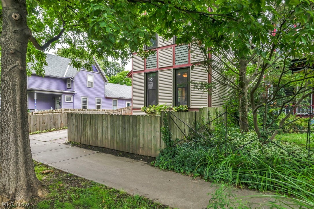 1919 W 45th Street Cleveland OH 44102