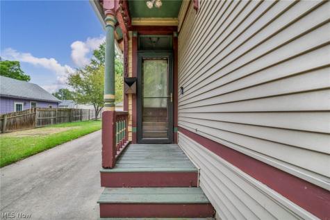 1919 W 45th Street Cleveland OH 44102