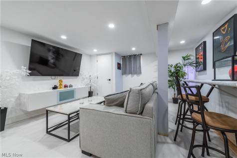 9109 Ansonia Avenue Brooklyn OH 44144