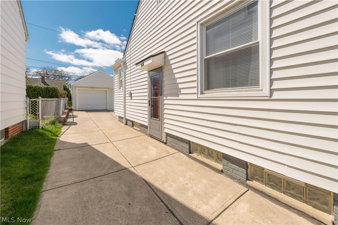 9109 Ansonia Avenue Brooklyn OH 44144