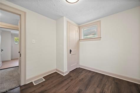 223 Stanford Avenue Elyria OH 44035