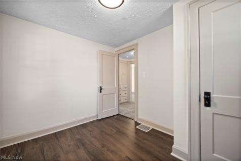 223 Stanford Avenue Elyria OH 44035