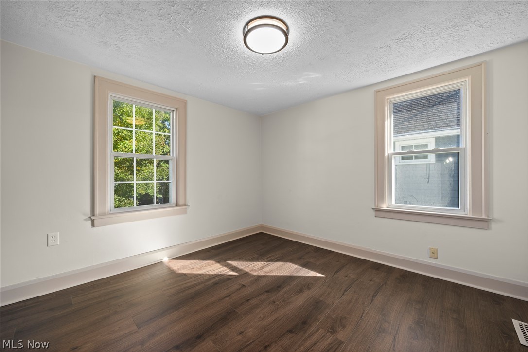 223 Stanford Avenue Elyria OH 44035