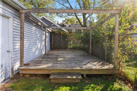 223 Stanford Avenue Elyria OH 44035