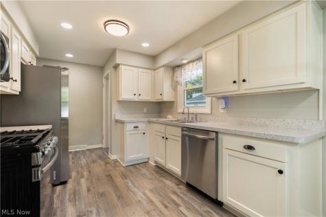 3194 S Bender Avenue Akron OH 44319