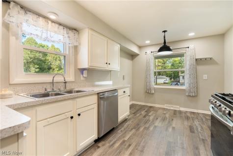 3194 S Bender Avenue Akron OH 44319