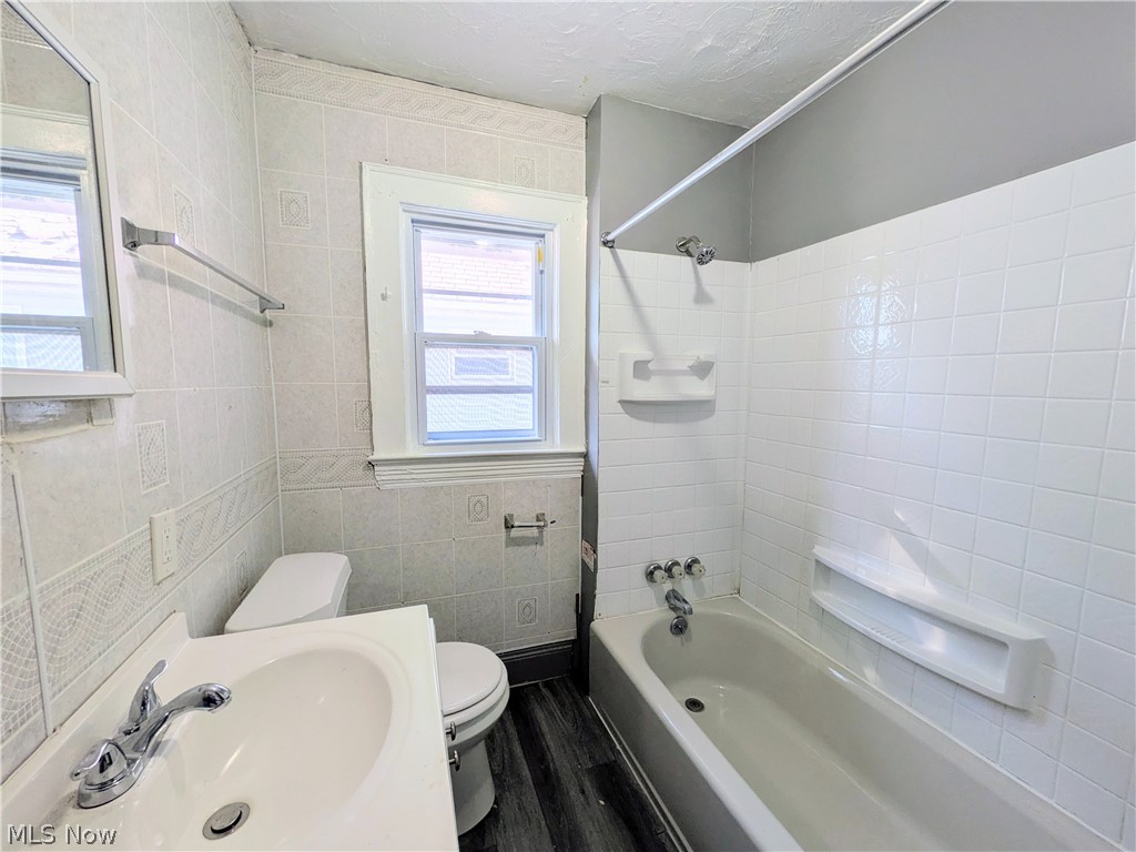 10721 Columbia Avenue Cleveland OH 44108