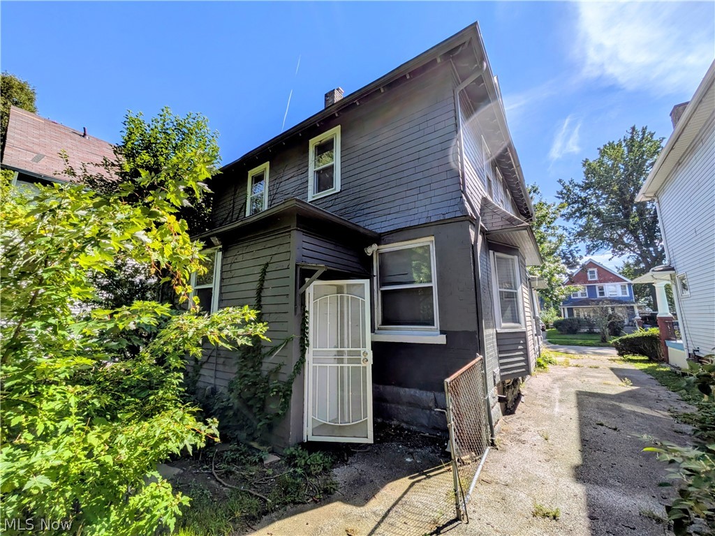 10721 Columbia Avenue Cleveland OH 44108