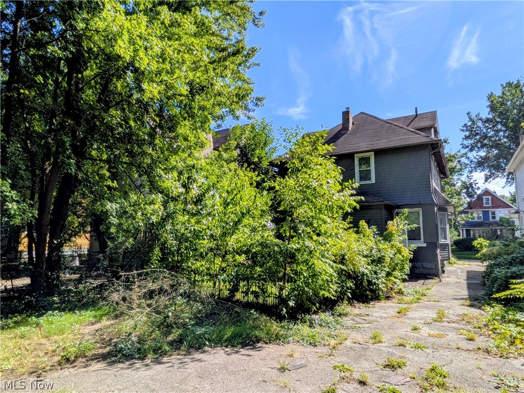 10721 Columbia Avenue Cleveland OH 44108