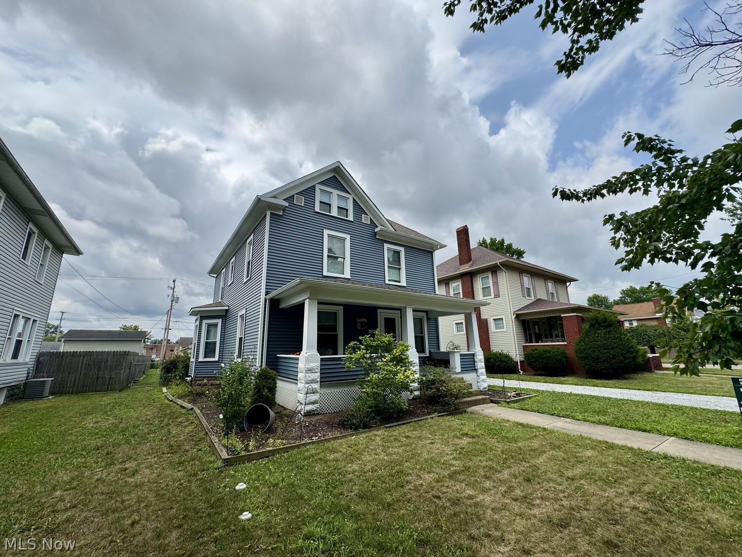 632 4th Street NW New Philadelphia OH 44663