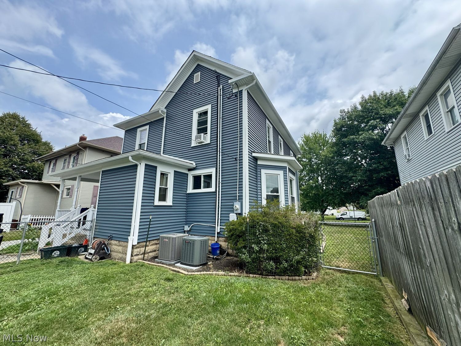 632 4th Street NW New Philadelphia OH 44663