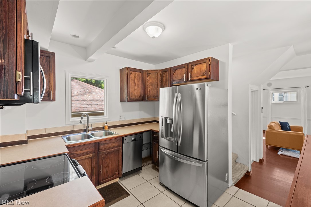 1395 Delia Avenue Akron OH 44320