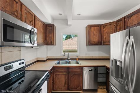 1395 Delia Avenue Akron OH 44320