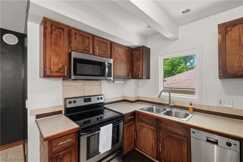 1395 Delia Avenue Akron OH 44320