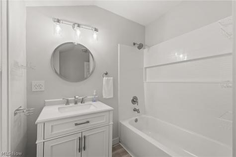 1395 Delia Avenue Akron OH 44320