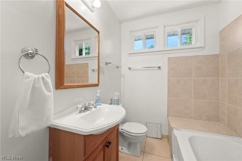 1395 Delia Avenue Akron OH 44320