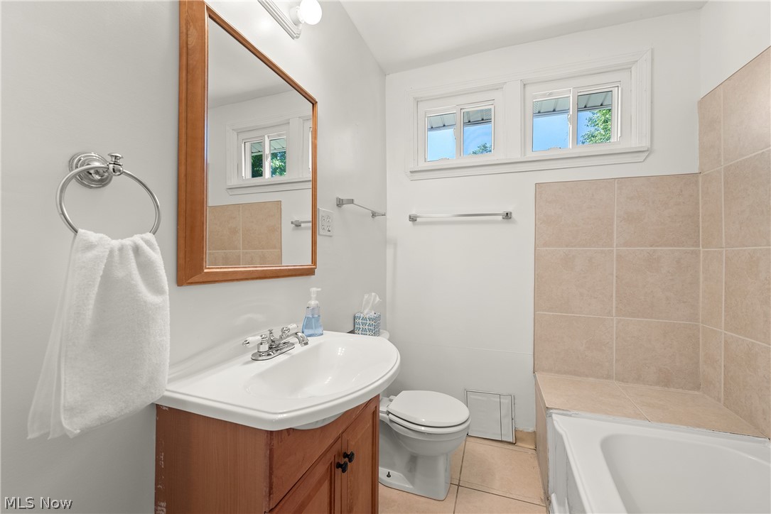 1395 Delia Avenue Akron OH 44320