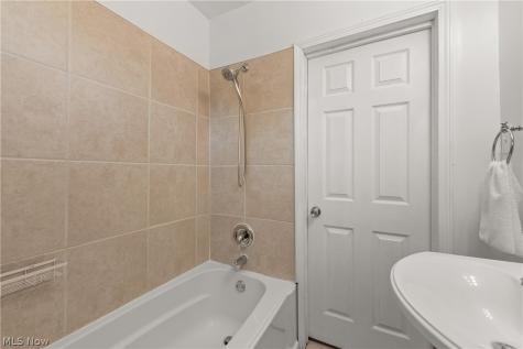 1395 Delia Avenue Akron OH 44320