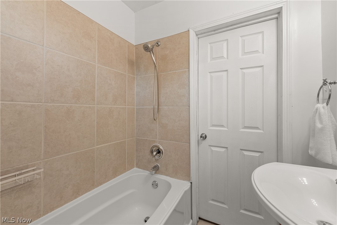 1395 Delia Avenue Akron OH 44320