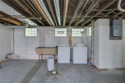 1395 Delia Avenue Akron OH 44320