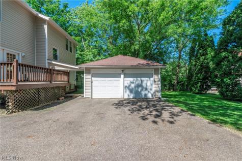 1395 Delia Avenue Akron OH 44320