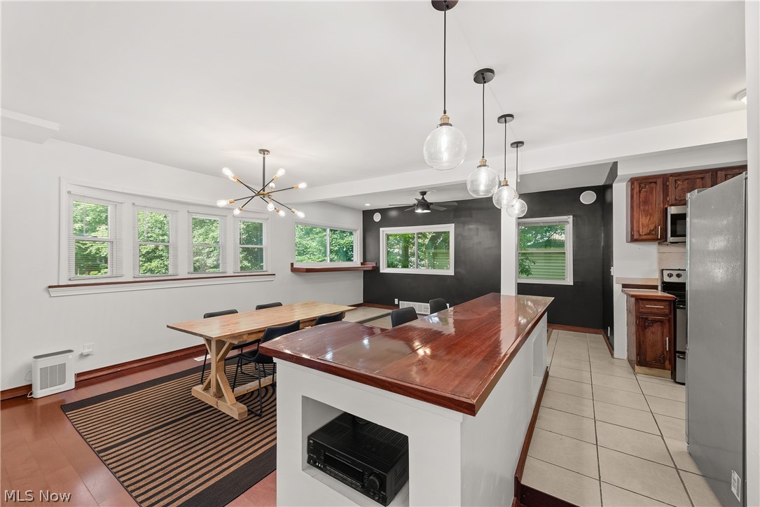 1395 Delia Avenue Akron OH 44320