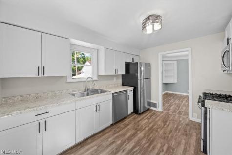 13909 Thraves Avenue Garfield Heights OH 44125