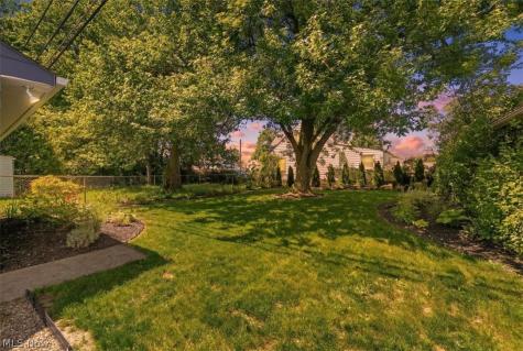 13909 Thraves Avenue Garfield Heights OH 44125