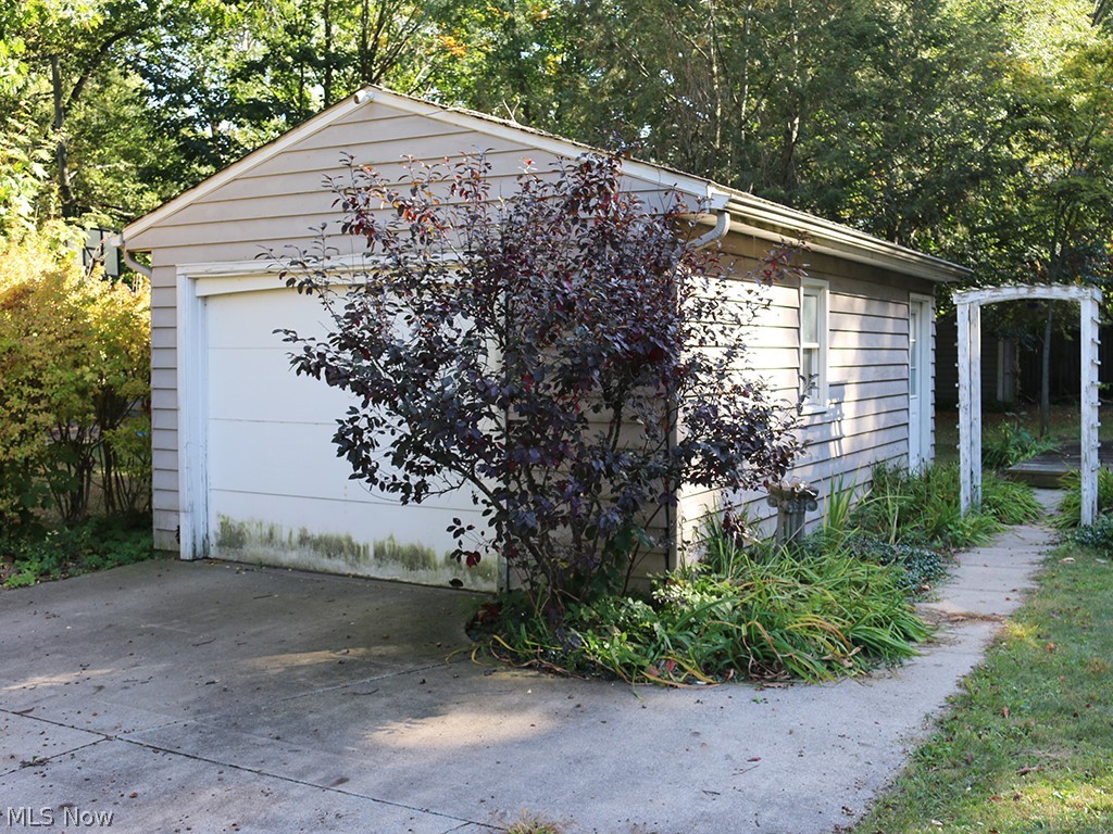 1787 Bathgate Avenue Madison OH 44057