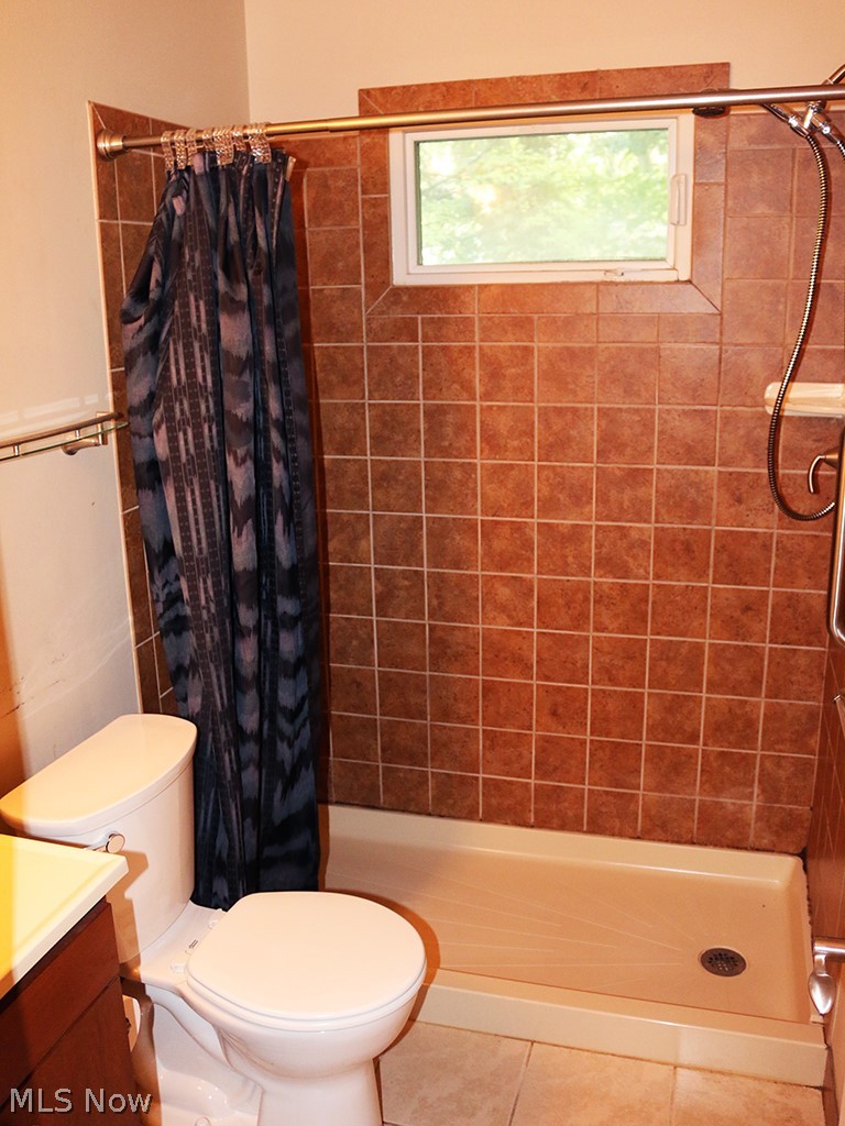 1787 Bathgate Avenue Madison OH 44057
