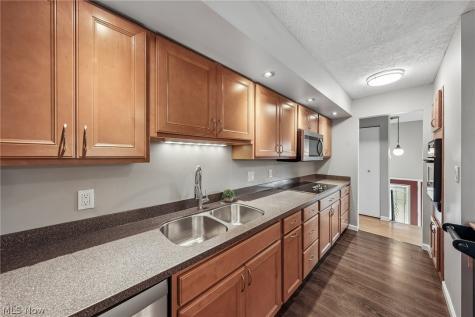 5750 Skyline Drive Seven Hills OH 44131