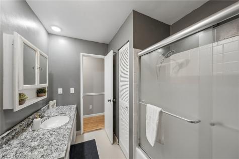 5750 Skyline Drive Seven Hills OH 44131