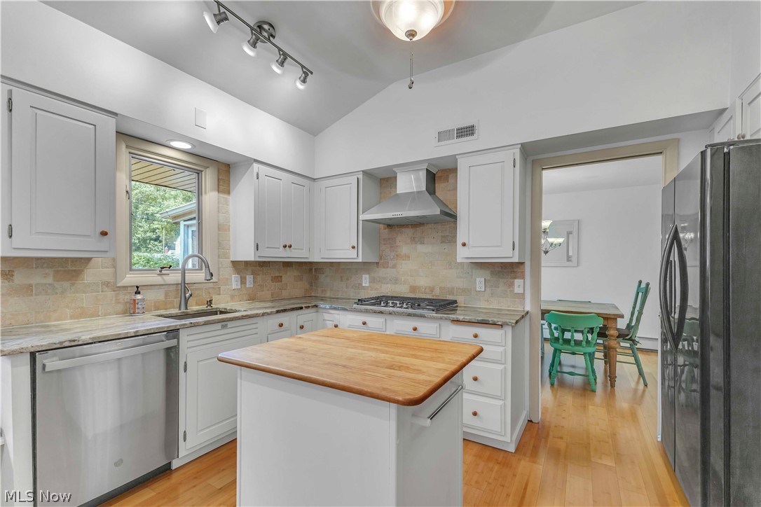 218 James Circle Avon Lake OH 44012