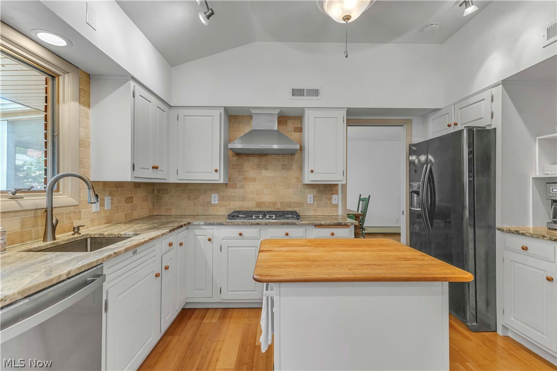 218 James Circle Avon Lake OH 44012