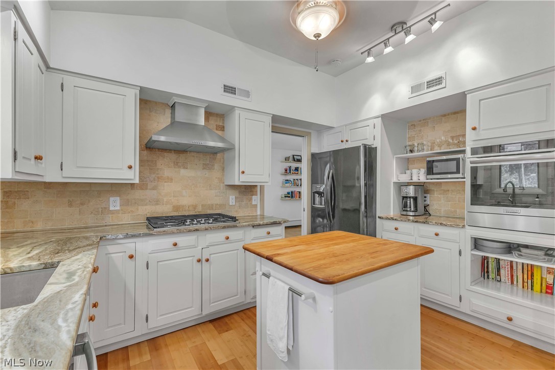 218 James Circle Avon Lake OH 44012